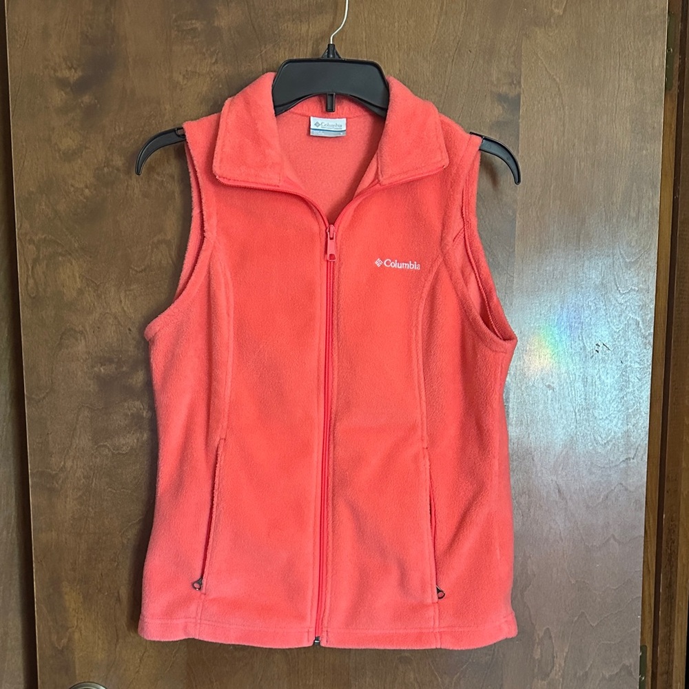 ⭐️ LIKE NEW ⭐️ Columbia Women’s Benton Fleece Coral Vest